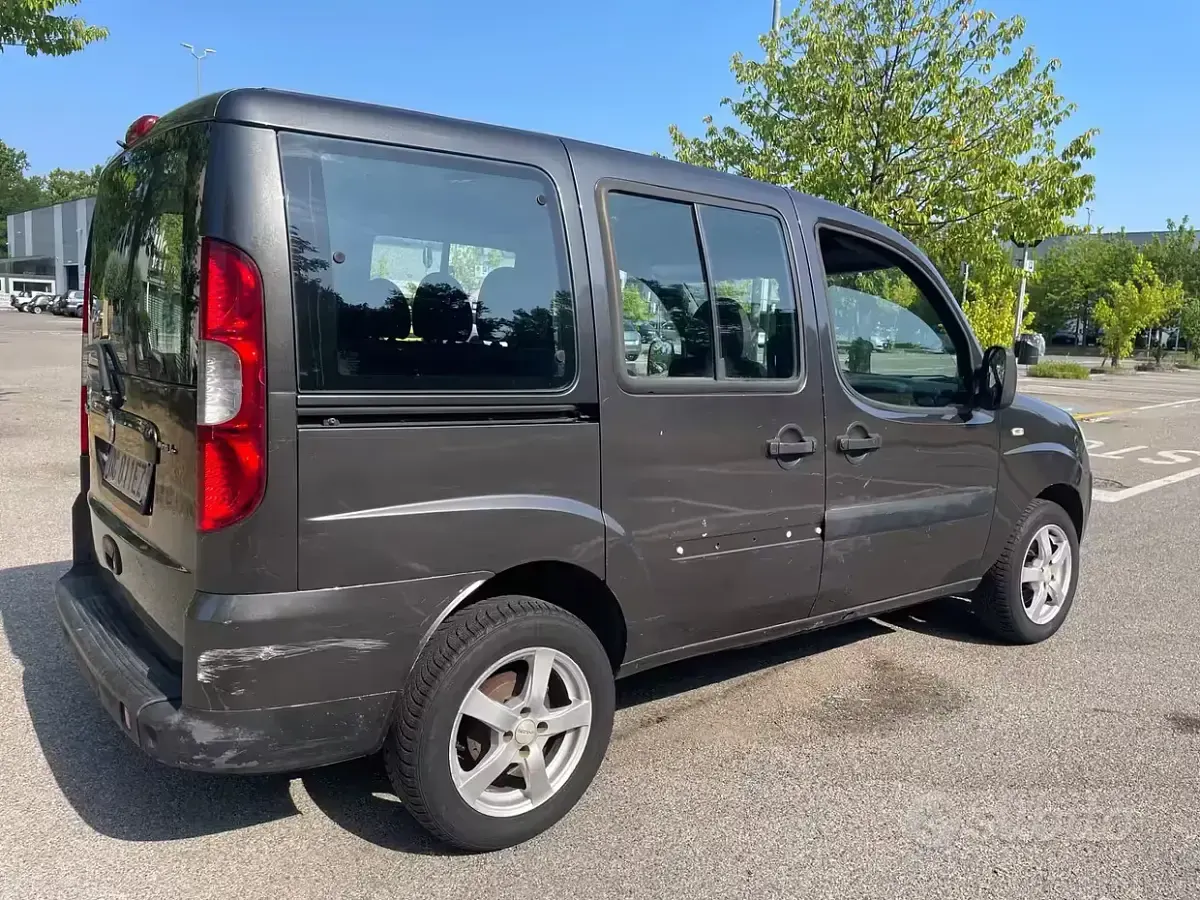 Usata Fiat Doblò Dynamic 85 CV (62 kW) 2007 Grigio Monovolume