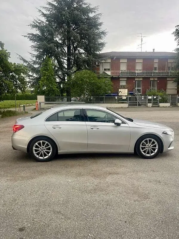 Usata Mercedes A180 Style 116 CV (85 kW) 2020 Grigio Berlina