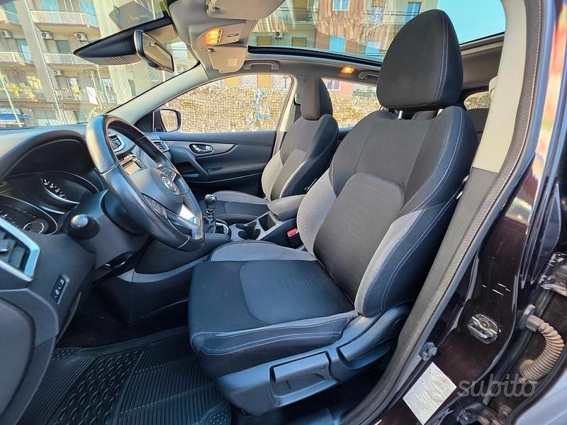Usado Nissan Qashqai N-Connecta 110 HP (80 kW) 2018 Cinzento SUV