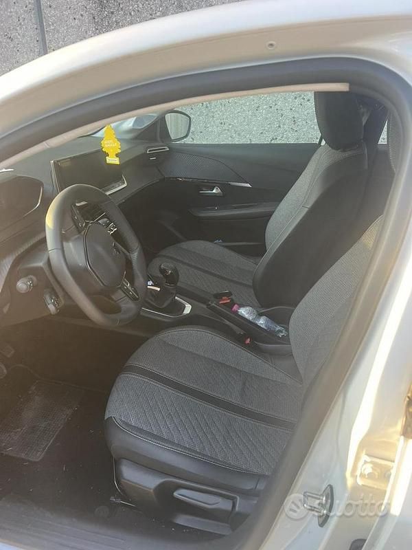 Usata Peugeot 208 75 CV (55 kW) 2025 Utilitaria
