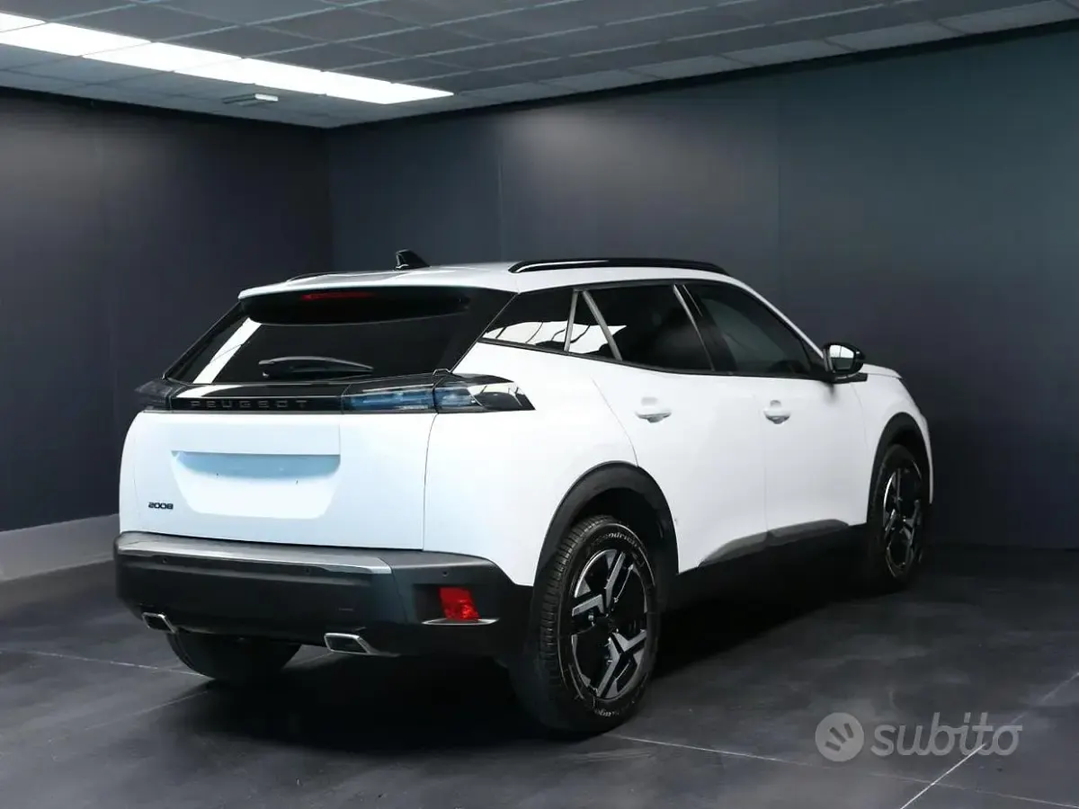 Usata Peugeot 2008 Allure 131 CV (96 kW) 2024 Bianco SUV