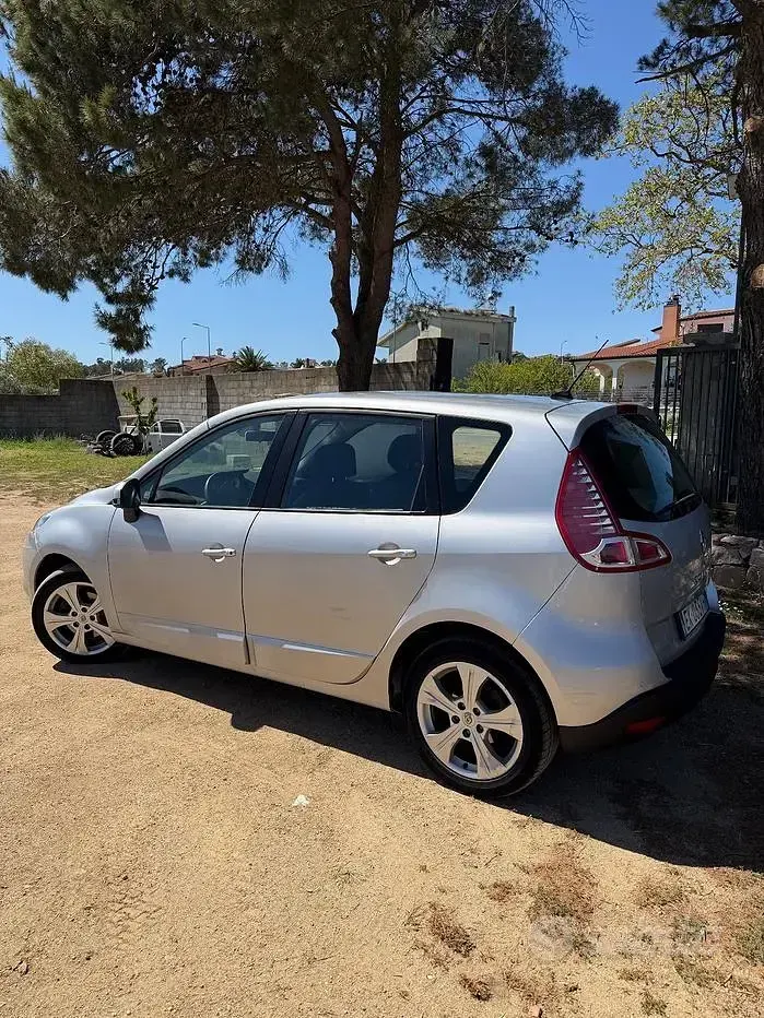 Usata Renault Scénic III 131 CV (96 kW) 2012 Grigio Monovolume