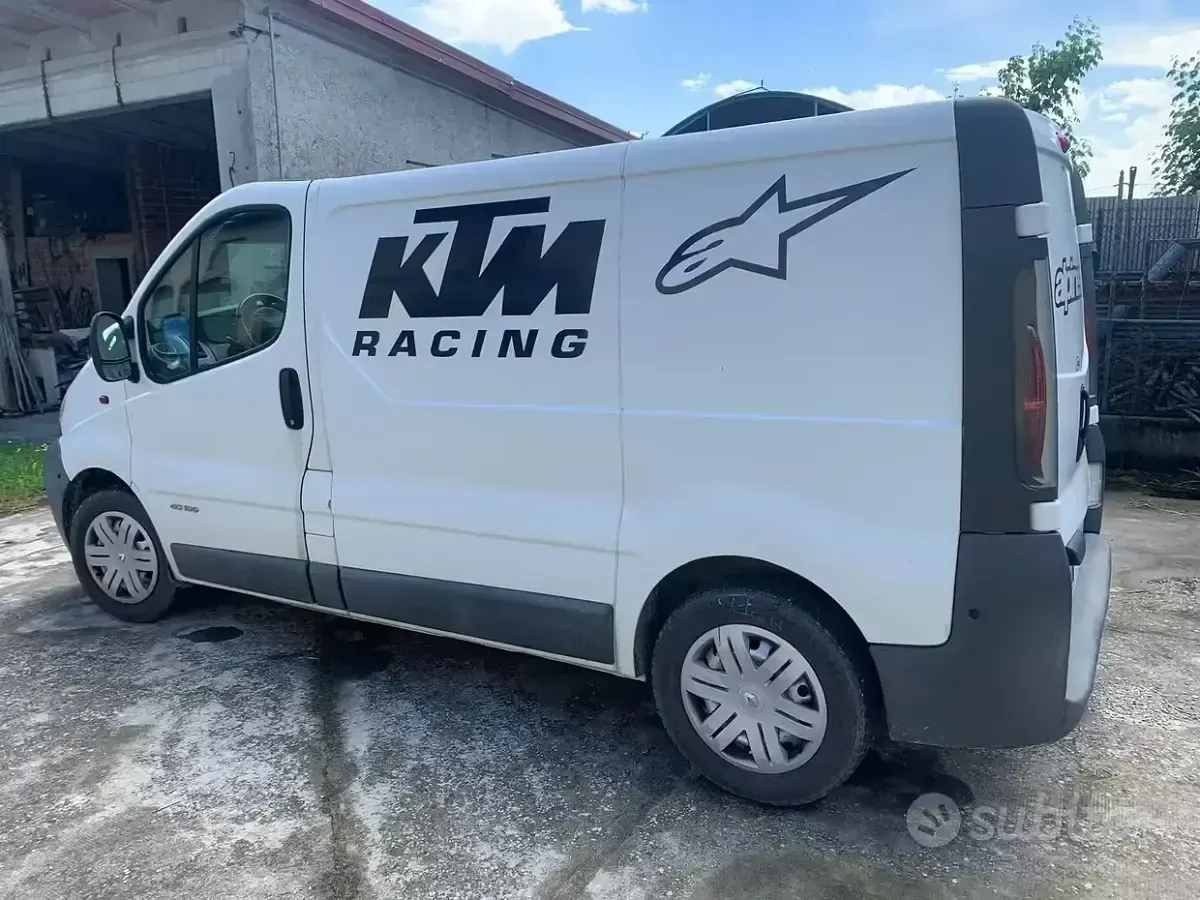 Usata Renault Trafic 100 CV (73 kW) 2002 Bianco Monovolume