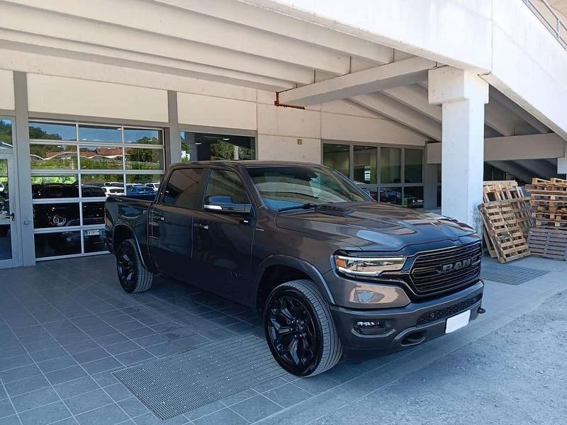 Usata RAM 1500 394 CV (289 kW) 2022 Grigio scuro Pick-up