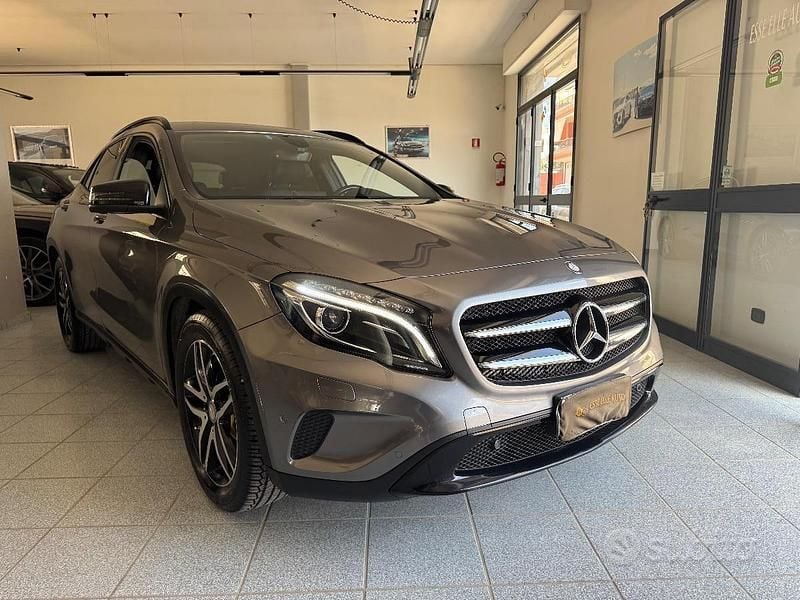 Usata Mercedes GLA200 137 CV (100 kW) 2014 Grigio SUV