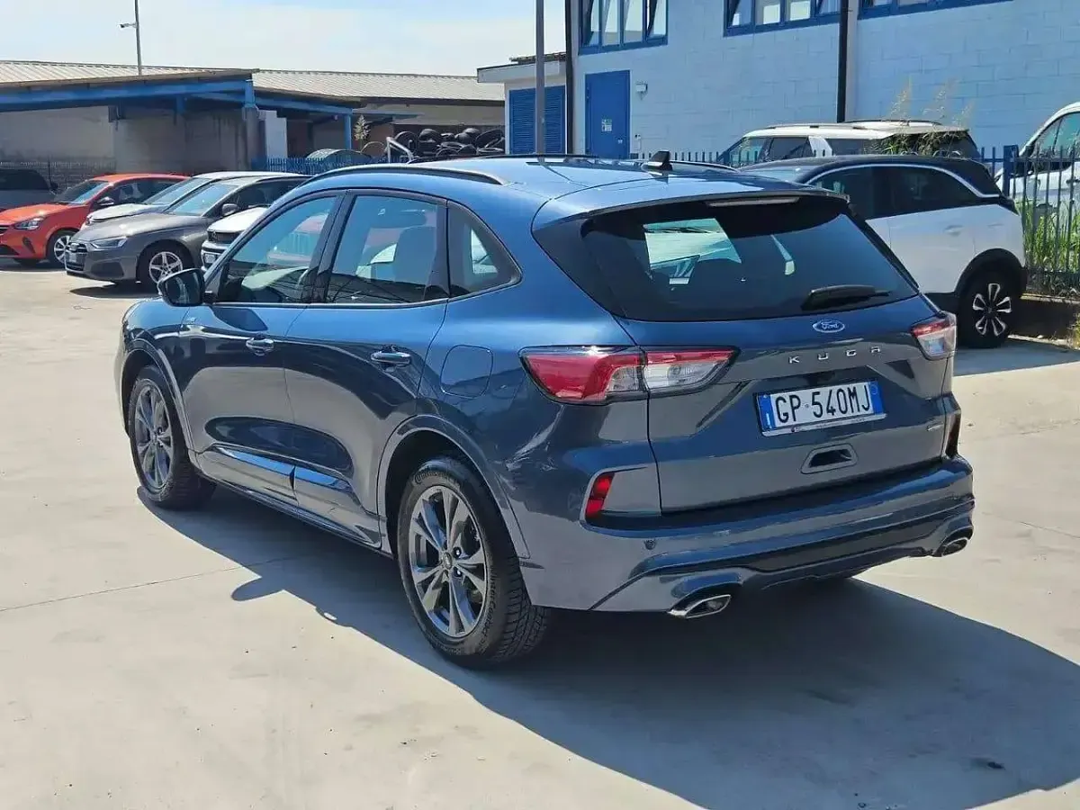 Usata Ford Kuga ST-Line 224 CV (164 kW) 2023 Blu/azzurro SUV