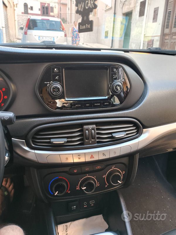 Usata Fiat Tipo Lounge 95 CV (69 kW) 2018 Nero Berlina