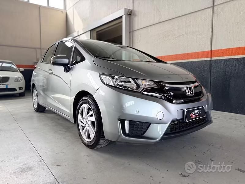Usata Honda Jazz Comfort 102 CV (75 kW) 2016 Grigio Utilitaria