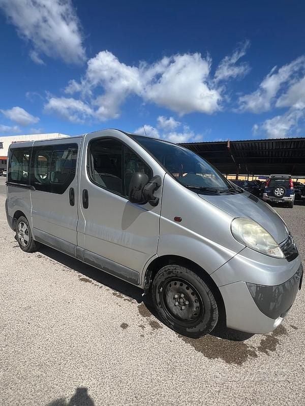 Usata Opel Vivaro 114 CV (83 kW) 2010 Grigio Monovolume