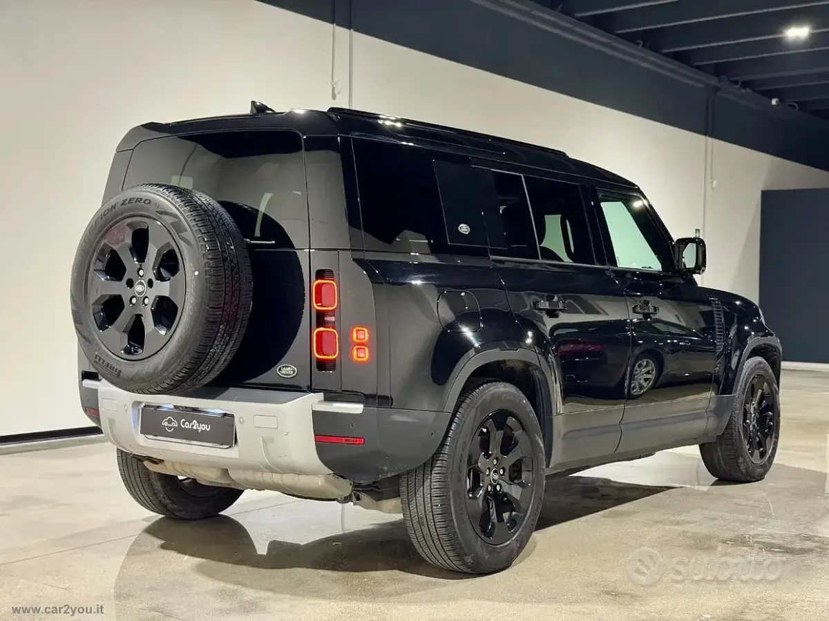 Usata Land Rover Defender SE Dynamic 200 CV (147 kW) 2022 Nero SUV