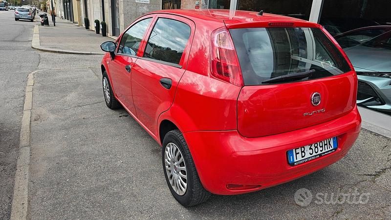 Usata Fiat Punto Street 77 CV (56 kW) 2015 Rosso Utilitaria