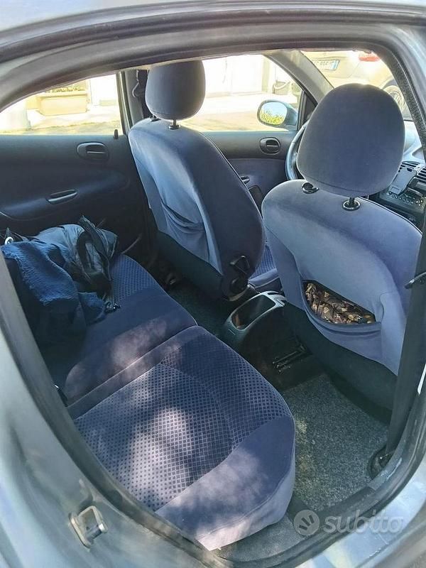 Usata Peugeot 206 68 CV (50 kW) 2005 Utilitaria