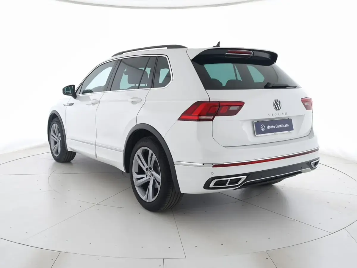 Usata VW Tiguan R-line 150 CV (110 kW) 2023 Pure white SUV