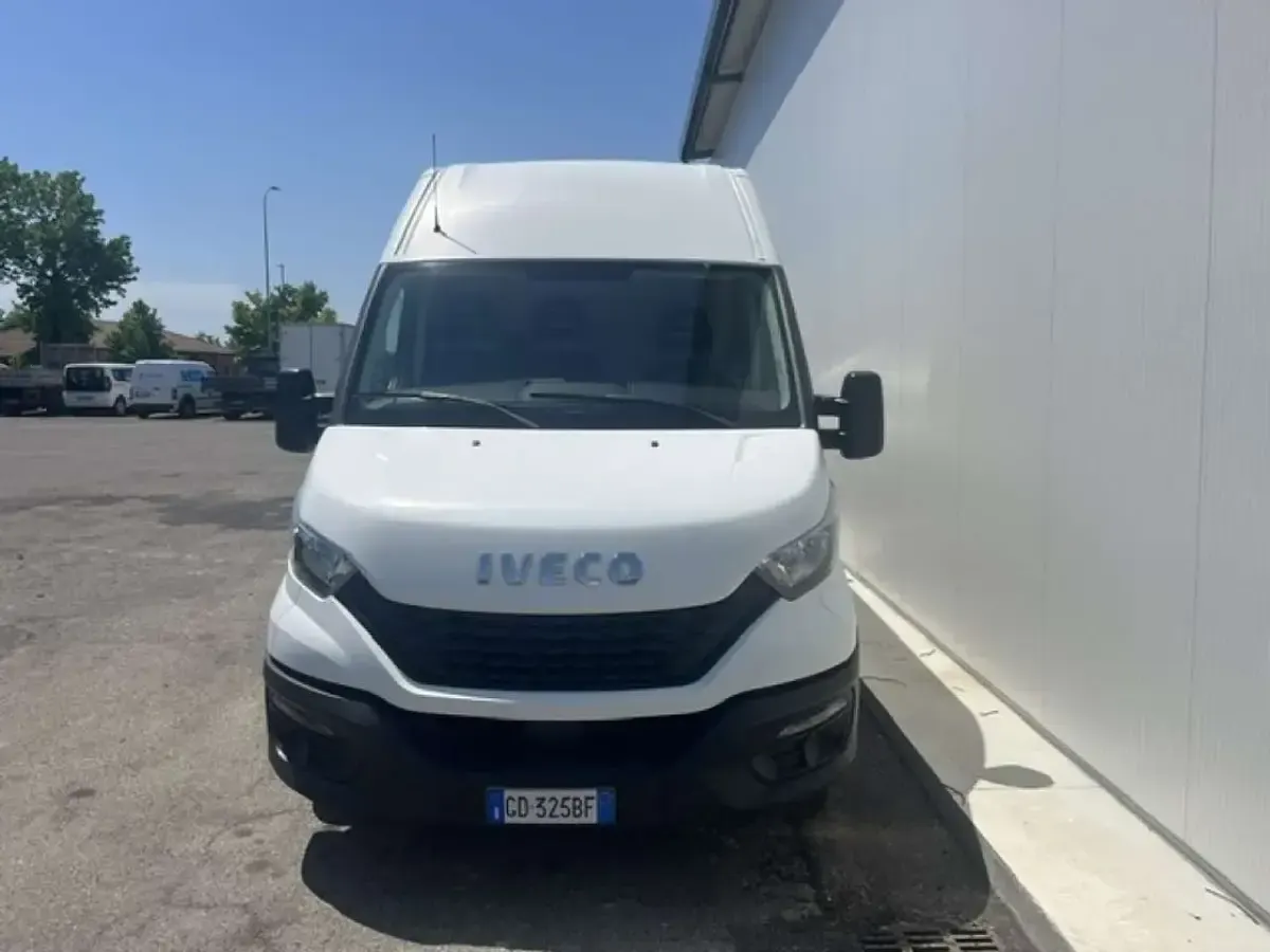 Usata Iveco Daily 116 CV (85 kW) 2020 Bianco Furgone