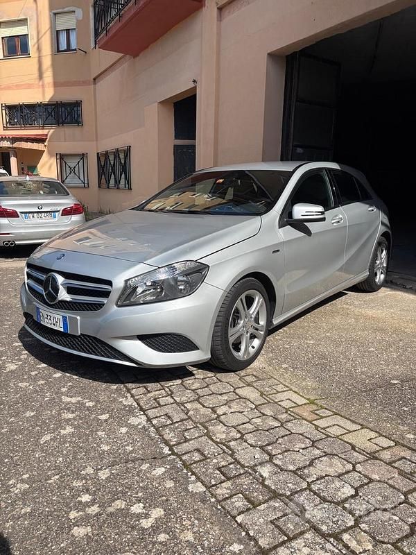 Usata Mercedes A180 109 CV (80 kW) 2012 Grigio Berlina
