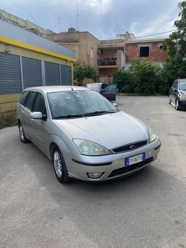 Grigio Usata 2001 Ford Focus Ghia Station wagon | 1300 € (Buon prezzo) - Immagine 1/4