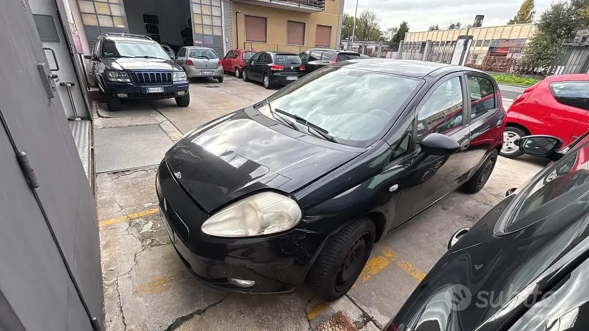Usata Fiat Grande Punto Dynamic 65 CV (47 kW) 2006 Nero Utilitaria