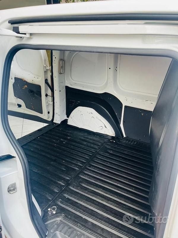 Usata Renault Kangoo 116 CV (85 kW) 2020 Bianco Monovolume