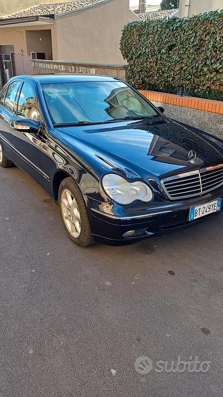 Usata Mercedes C220 143 CV (105 kW) 2001 Blu Berlina