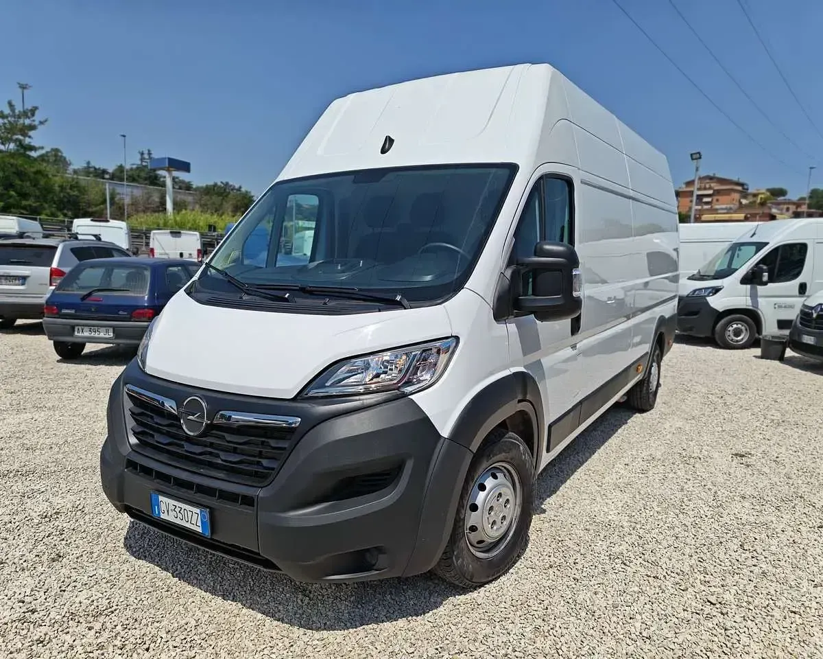 Usata Opel Movano 140 CV (102 kW) 2024 Bianco Furgone