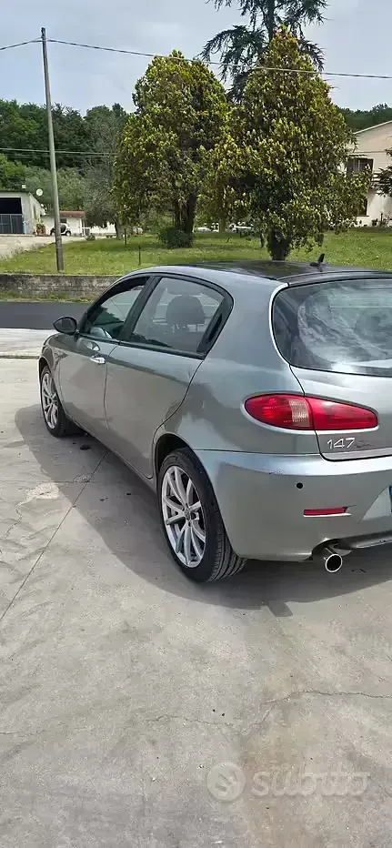 Usata Alfa Romeo 147 150 CV (110 kW) 2005 Grigio Utilitaria