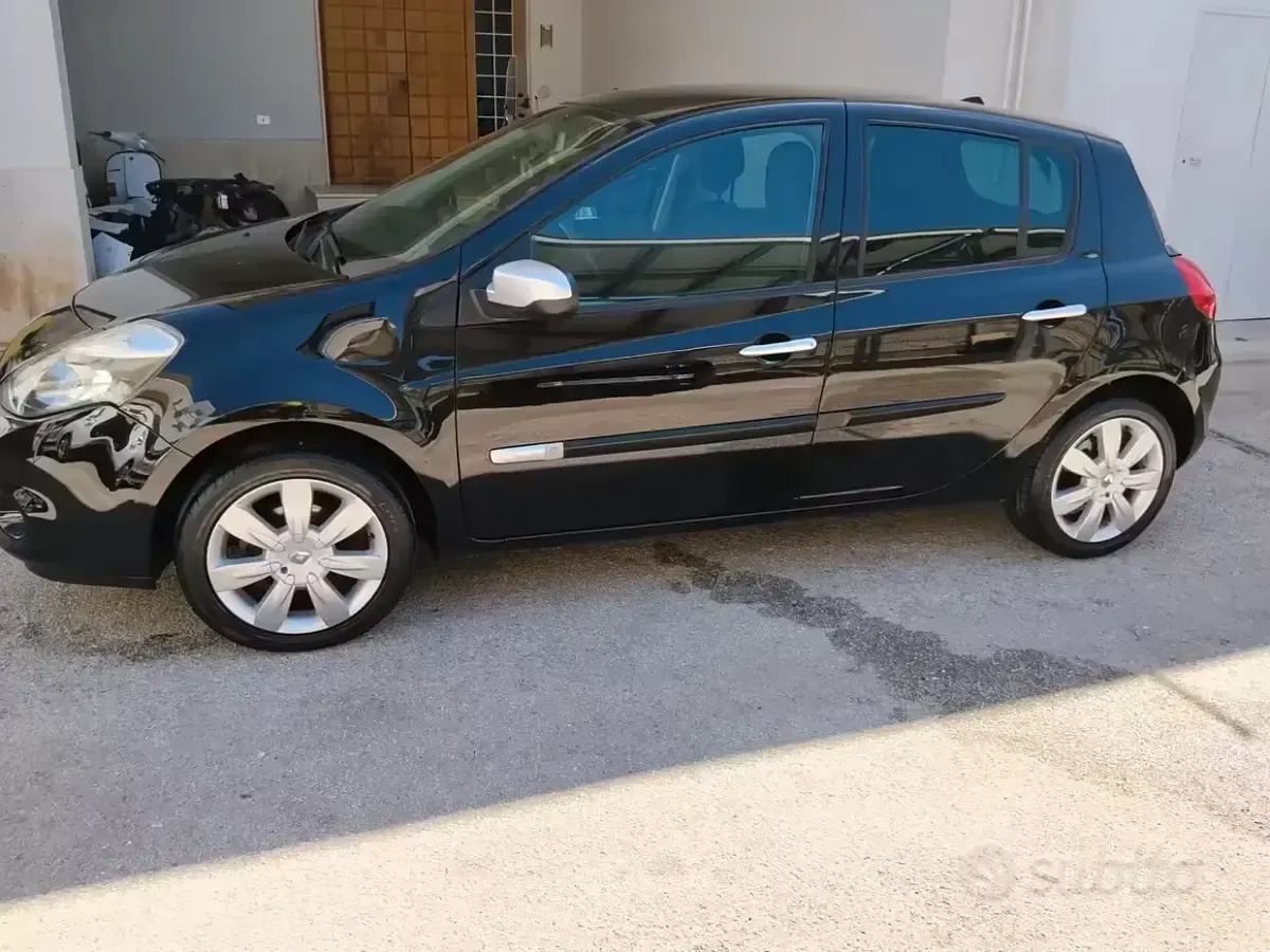 Usata Renault Clio IV Dynamique 75 CV (55 kW) 2012 Nero Berlina