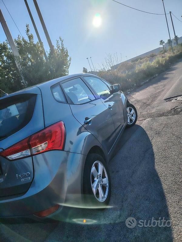 Usata Hyundai ix20 90 CV (66 kW) 2011 Grigio Utilitaria