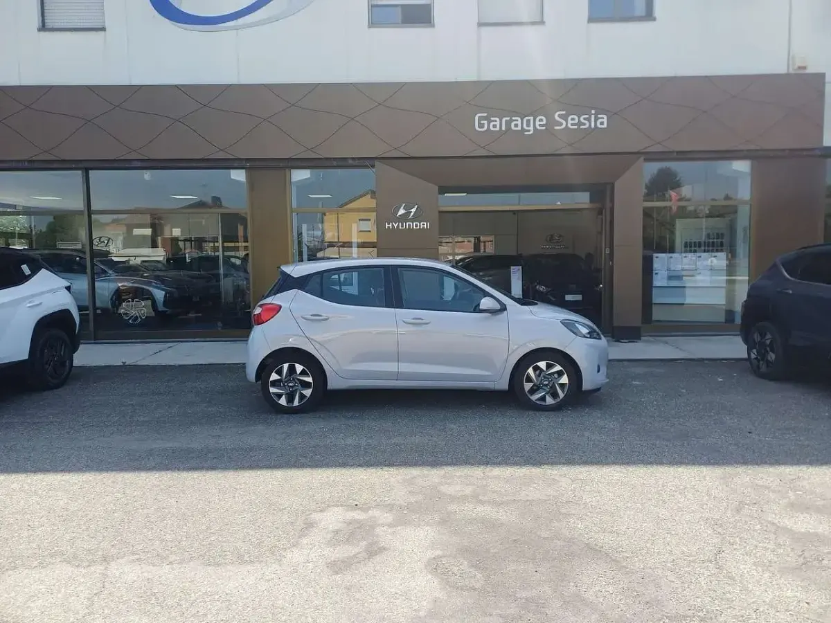 Usata Hyundai i10 63 CV (46 kW) 2025 Grigio Utilitaria