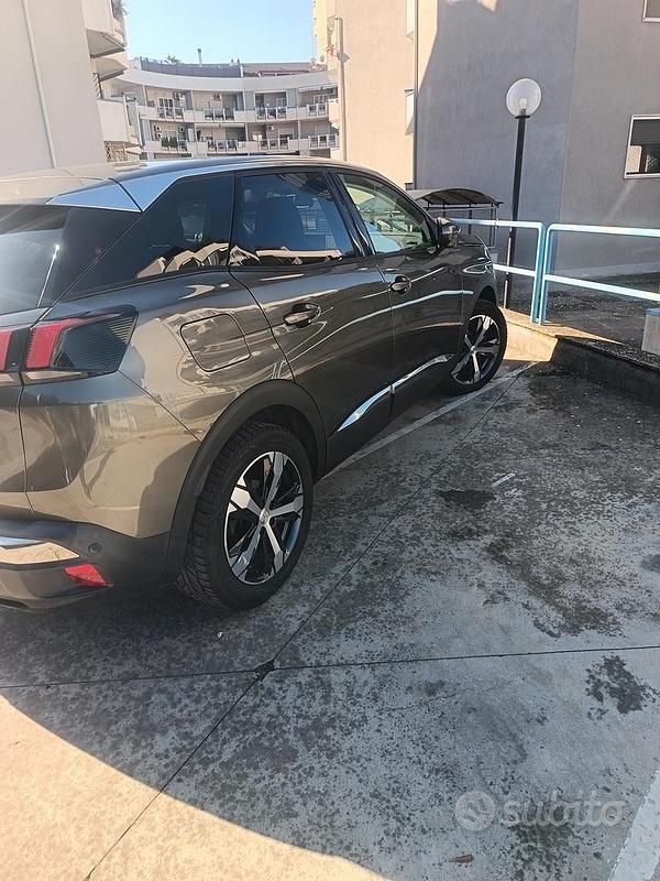 Usata Peugeot 3008 Allure 120 CV (88 kW) 2017 Grigio SUV