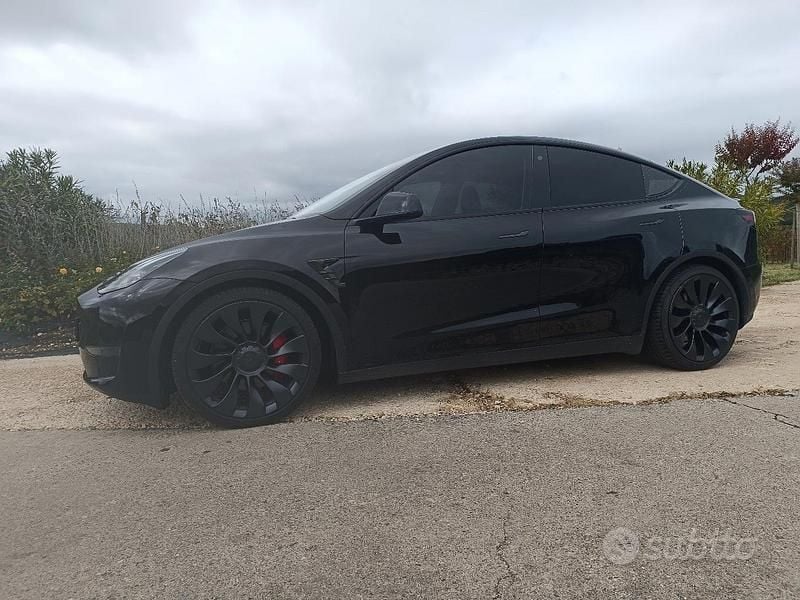 Nero Usata 2023 Tesla Model Y Performance SUV | 40.000 € (Ottimo prezzo) - Immagine 1/4