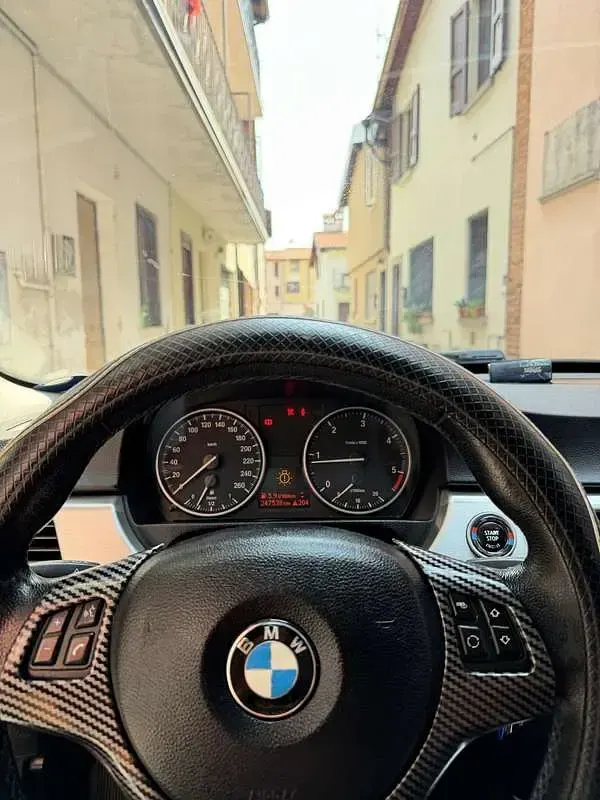 Usata BMW 318 Efficient Dynamics 143 CV (105 kW) 2011 Bianco Berlina
