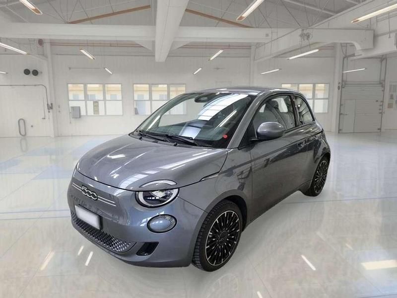 Grigio Usata 2022 Fiat 500e Icon Due volumi | 14.850 € (Ottimo prezzo) - Immagine 1/4