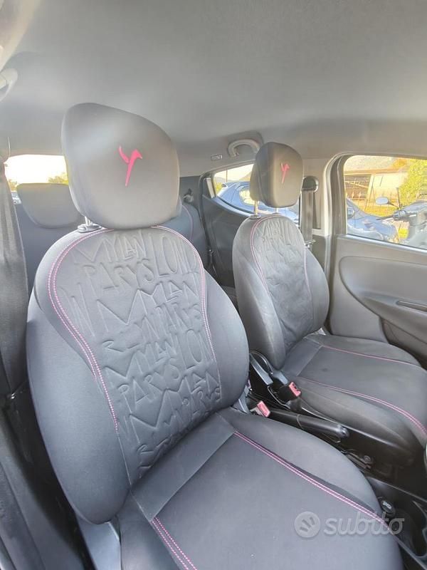 Usata Lancia Ypsilon Platinum 69 CV (50 kW) 2014 Blu Utilitaria