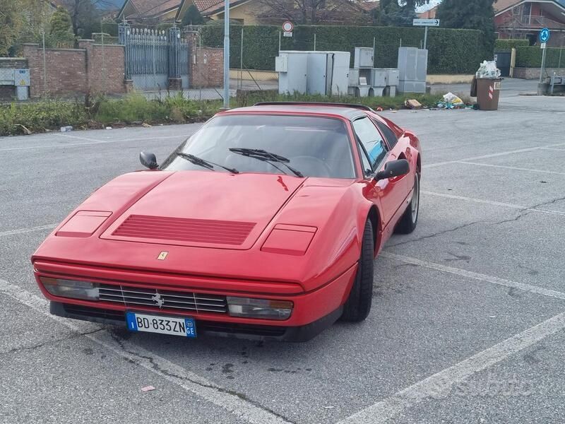 Usata Ferrari 208 270 CV (198 kW) 1987 Rosso Coupé