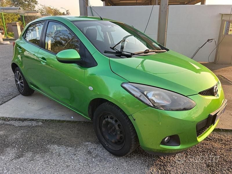 Usata Mazda 2 75 CV (55 kW) 2009 Verde Berlina