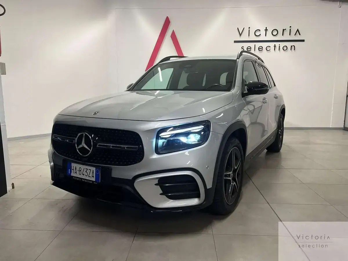 Usata Mercedes GLB200 AMG Line Premium 150 CV (110 kW) 2024 Argento SUV