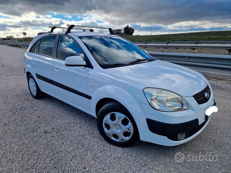 Usata Kia Rio EX 110 CV (80 kW) 2007 Bianco Berlina