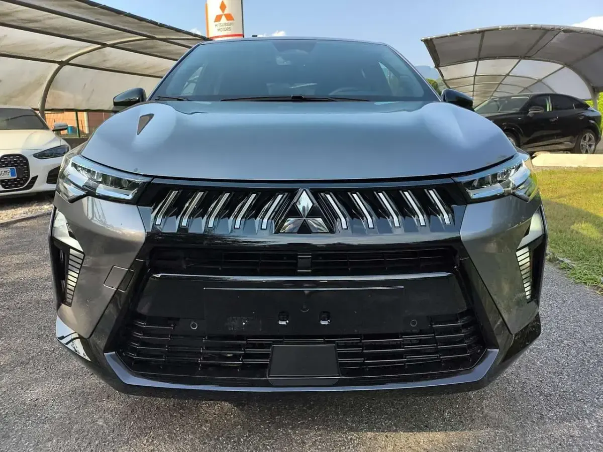 Nuova Mitsubishi Grandis Intense 141 CV (103 kW) 2026 Grigio SUV