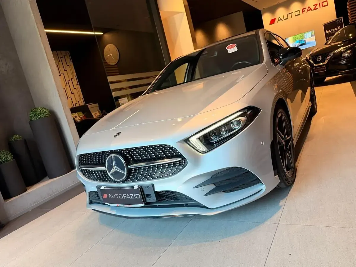 Usata Mercedes A180 AMG Line Premium 116 CV (85 kW) 2023 Argento Berlina