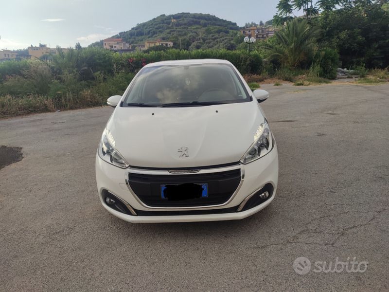 Bianco Usata 2018 Peugeot 208 Due volumi | 7500 € (Super prezzo) - Immagine 1/4