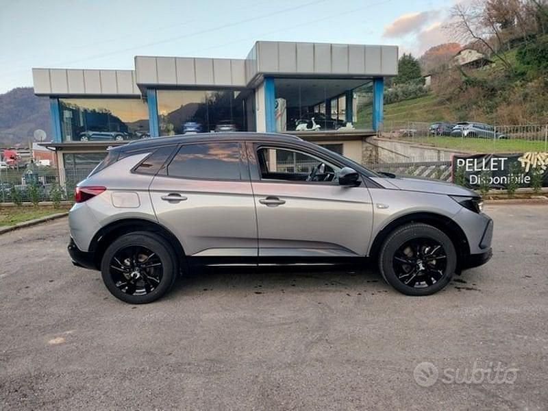 Käytetty Opel Grandland X GS Line 131 HP (96 kW) 2022 Harmaa Katumaasturi