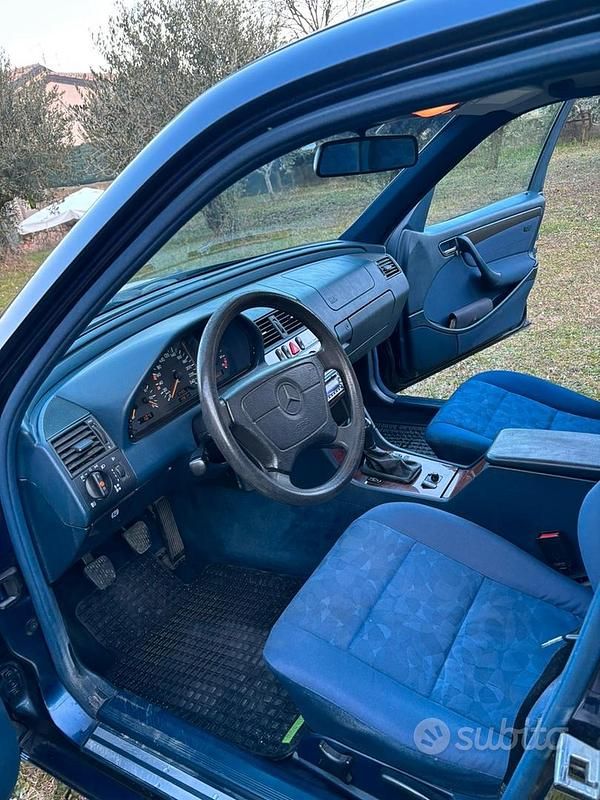 Usata Mercedes C180 122 CV (89 kW) 1999 Blu Berlina