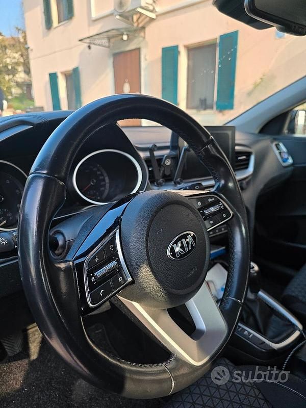 Usata Kia Ceed 115 CV (84 kW) 2020 Nero Utilitaria