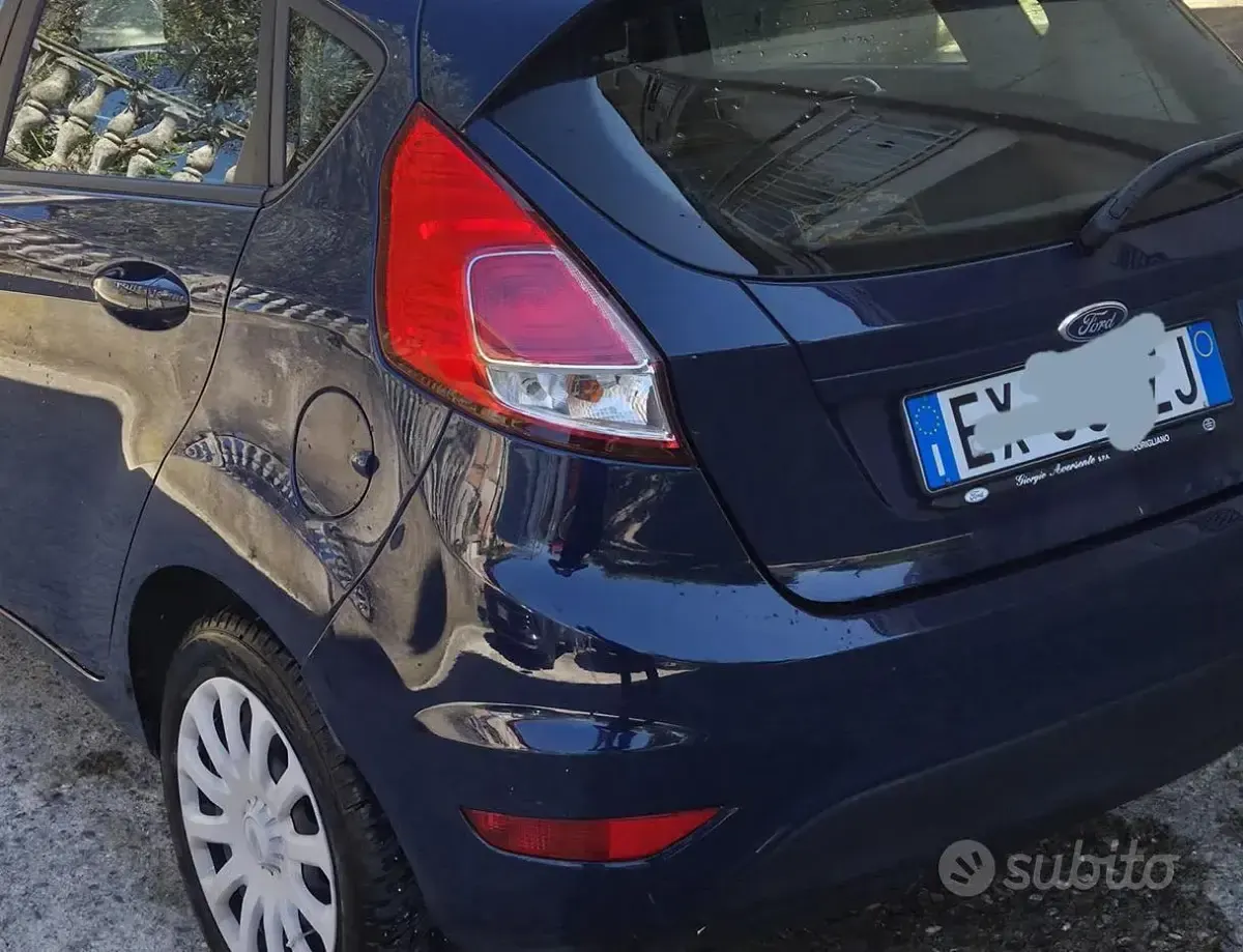 Usata Ford Fiesta 75 CV (55 kW) 2015 Blu Utilitaria