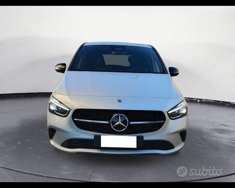 Usata Mercedes B180 AMG line 116 CV (85 kW) 2023 Argento Monovolume