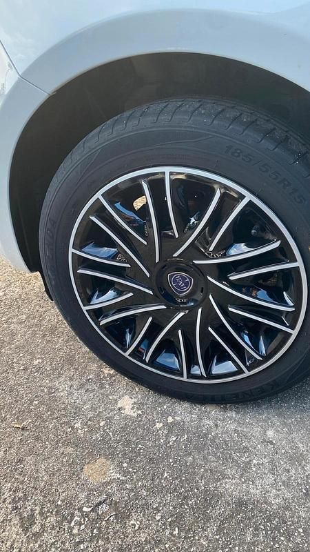 Usata Lancia Ypsilon Gold 69 CV (50 kW) 2018 Bianco Utilitaria