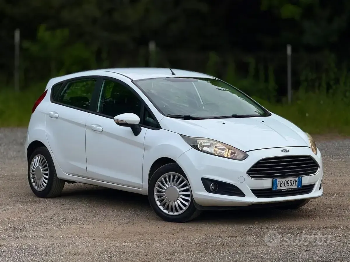 Usata Ford Fiesta 95 CV (69 kW) 2016 Bianco Utilitaria