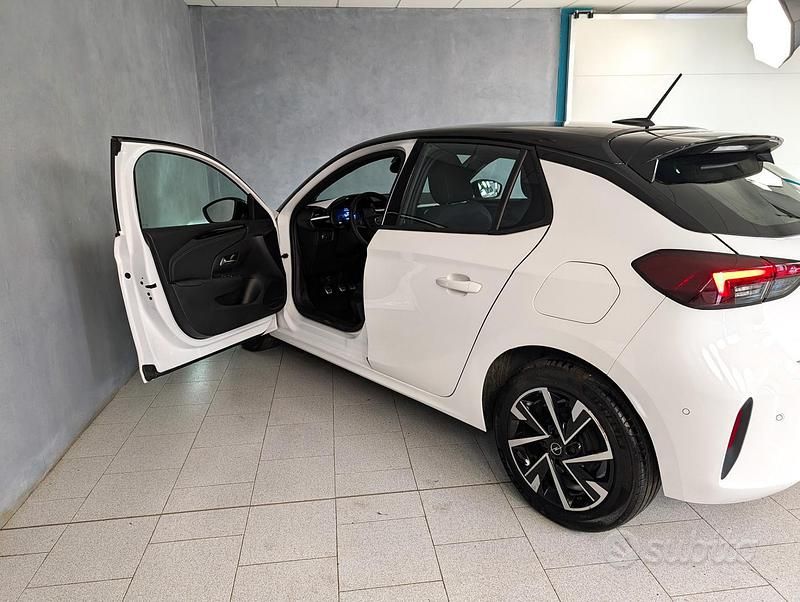Usata Opel Corsa 101 CV (74 kW) 2025 Bianco Utilitaria