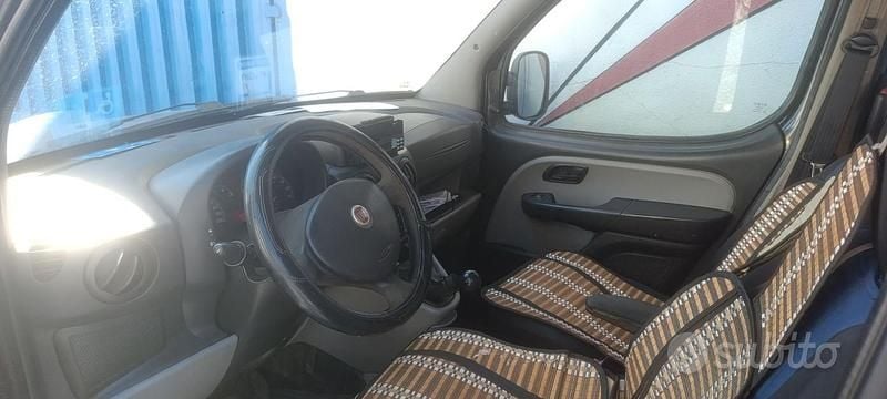 Usata Fiat Doblò 85 CV (62 kW) 2009 Grigio Monovolume