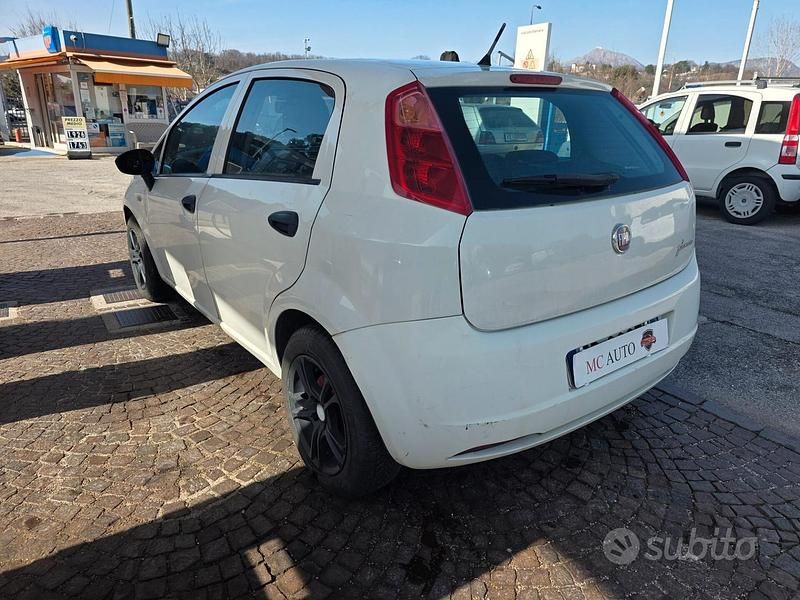 Usata Fiat Grande Punto 75 CV (55 kW) 2010 Bianco Utilitaria